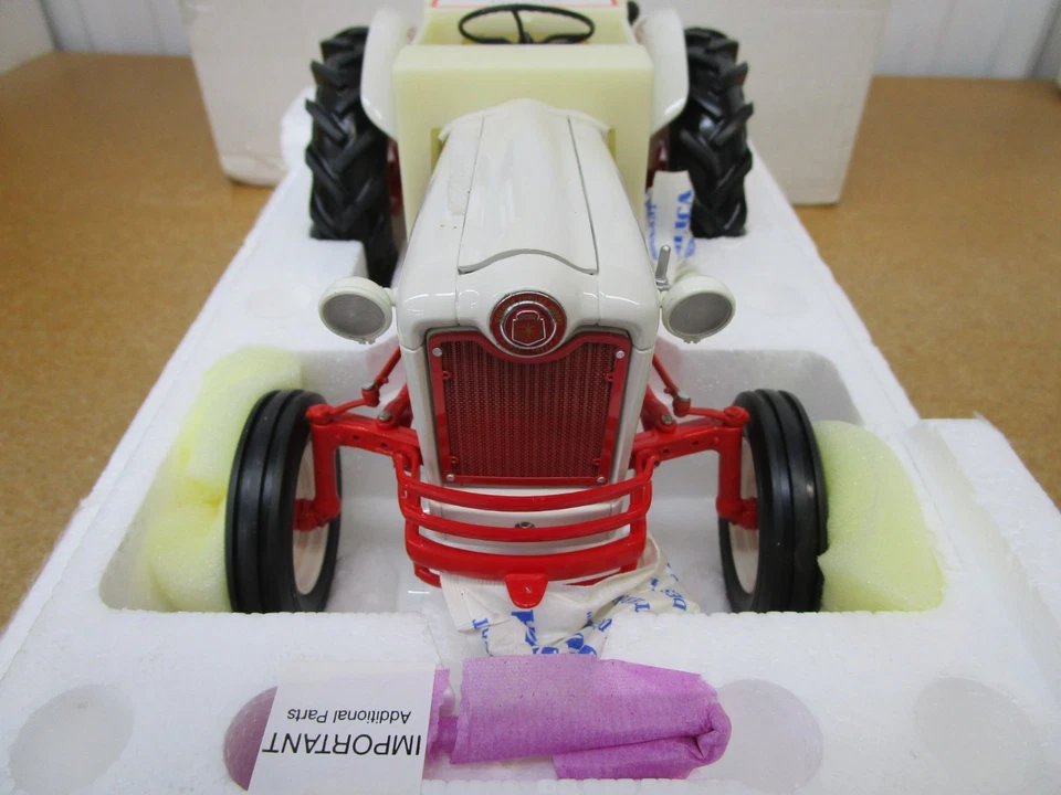 1953 Ford Jubilee tractor FRANKLIN MINT 1/12 box diecast farm toy Z - Image 3 of 4