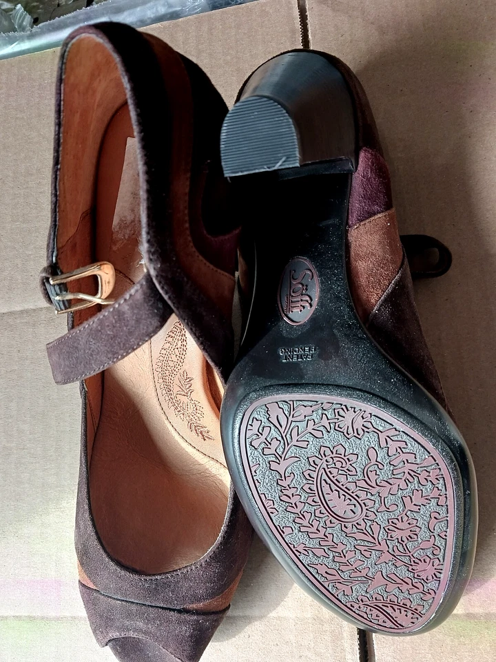 SOFFI Women's,Sz.9.Elegant,Formal,Open Toe Shoe,Velour Leather,Suede Soft sole - Image 3 of 4