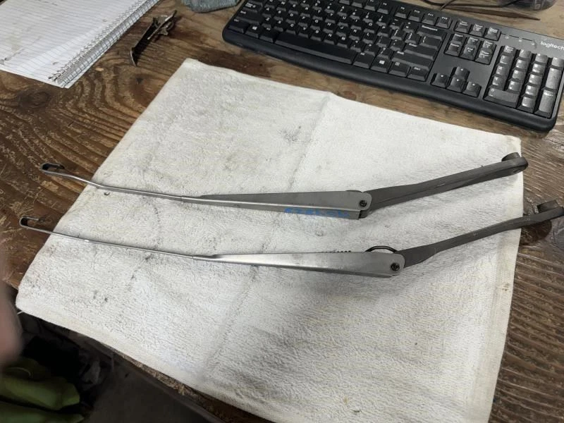 Juego de brazos limpiaparabrisas Honda Accord 1985-1989 sedán par OEM Foto 2 de 3