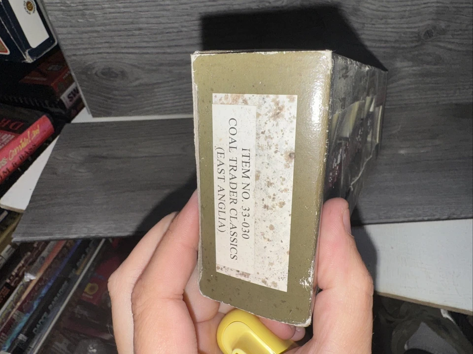 Bachmann 33-030 Coal Traders Classics ( East Anglia ) 7 Plank Coal Wagons - Image 4 of 4