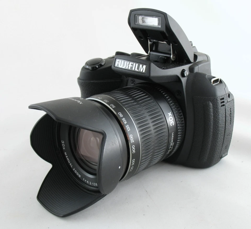 Fuji FinePix HS30EXR D-SLR style Bridge Camera 24-720mm 30x Zoom Lens +16GB - Image 4 of 4