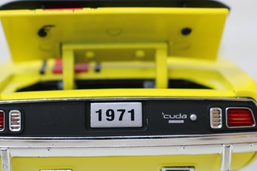 1971 Plymouth Hemi Cuda "Hooker Headers" Yellow 1/24 Diecast by M2 R66 18-15 - Picture 9 of 10