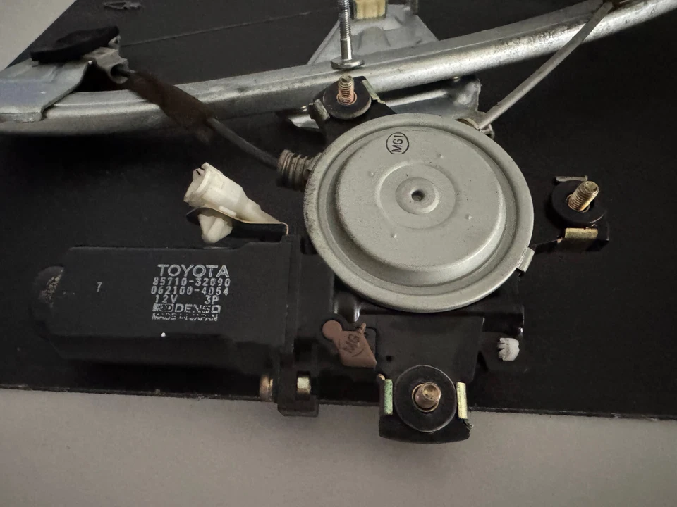 1992-1996 Lexus ES300 Window Regulator with Motor (Passenger Side Rear) - Image 3 of 4