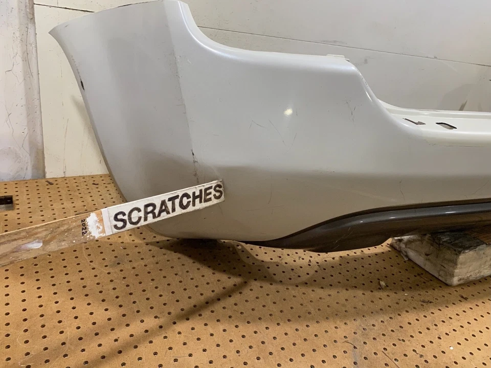 2003-2005 NISSAN MURANO SE SL S TAMPA TRASEIRA OEM 85022-CA040 - Imagem 3 de 4