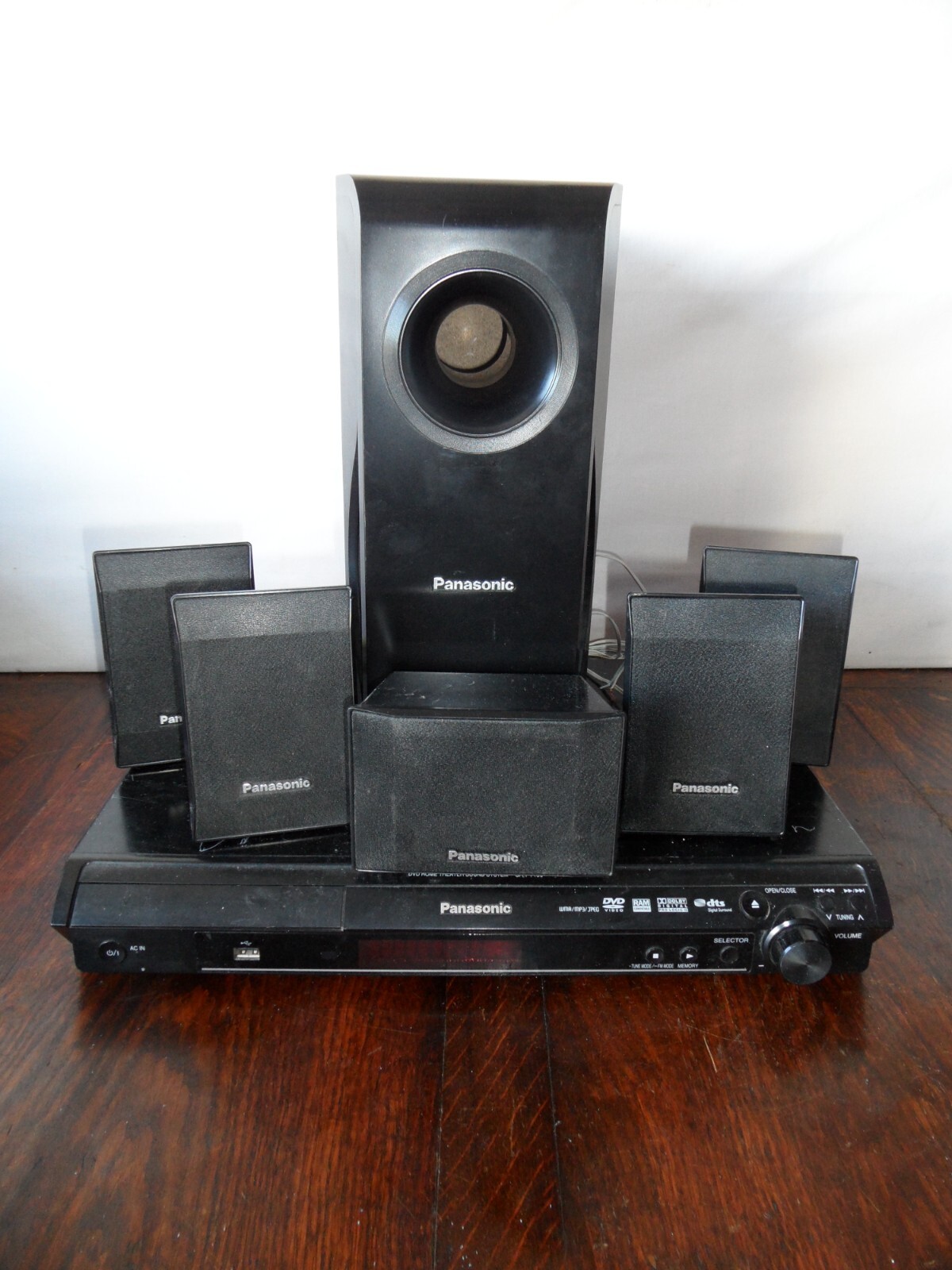 Panasonic DVD Home Theatre Sound System Black w. Speakers & Sub (SA