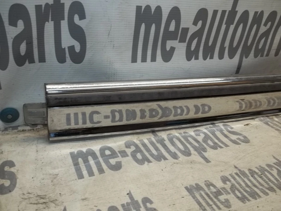 Cadillac Sedán Deville 1994-1996 OEM parachoques trasero moldura central 3544934 Foto 3 de 4