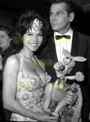 Foto - Laya Raki besucht Eröffnung des neuen Empire Theatre, London, 1962