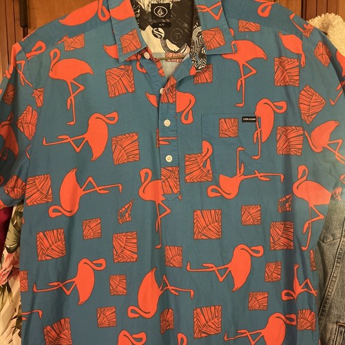 Volcom Hawaiian Shirt Blue W/ Red Flamingos Classic Fit Button-Up Lightweight - Picture 11 of 14