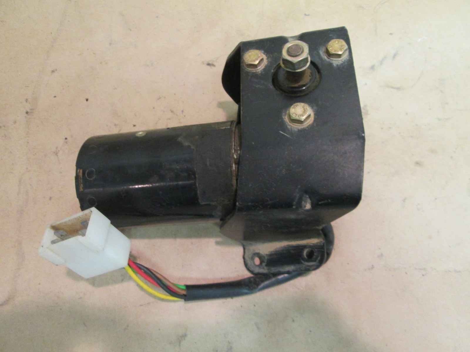 Ferrari  Windshield Wiper Motor w/ Bracket # 61528100