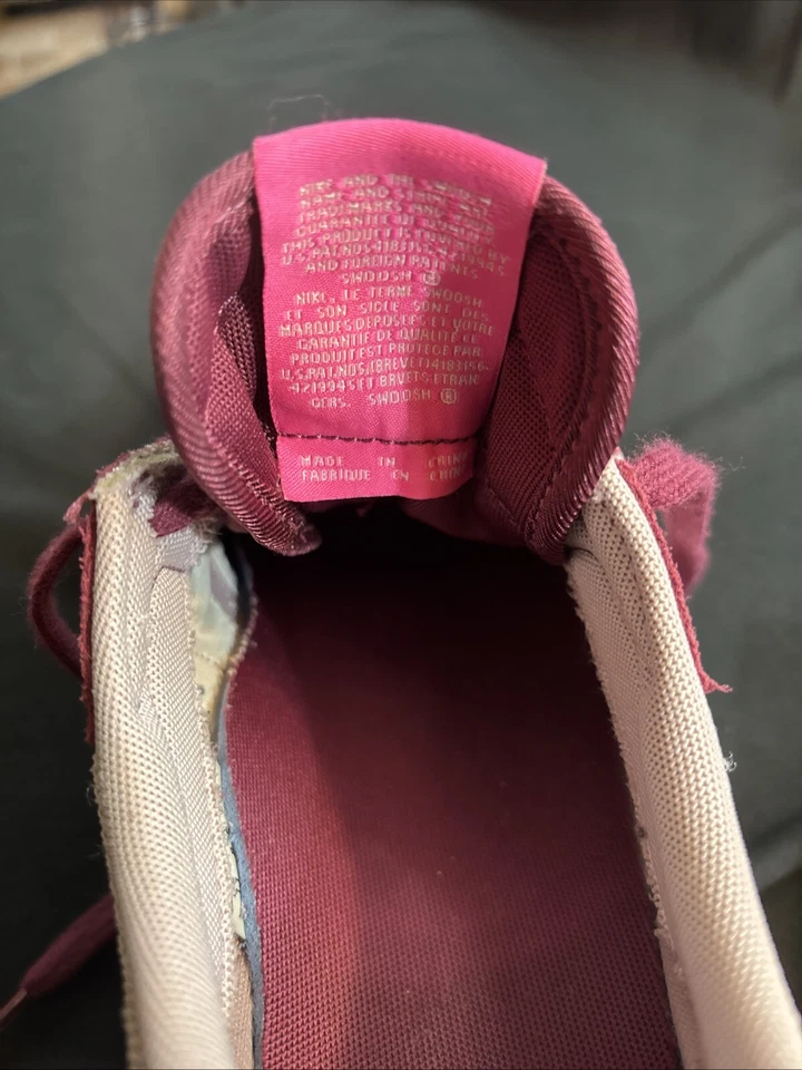 NIKE WOMENS INTERNATIONALIST PINK/BURGUNDY RUNNING SNEAKERS SIZE 11 PRE-OWNED - Image 3 of 4