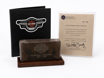Harley-Davidson 95th Anniversary Red Brick COA Folder Wood Base 1903-1998