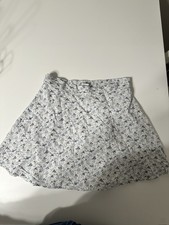 Abercrombie Kids Blue and White Floral Skirt Size 15/16 Elastic Waist
