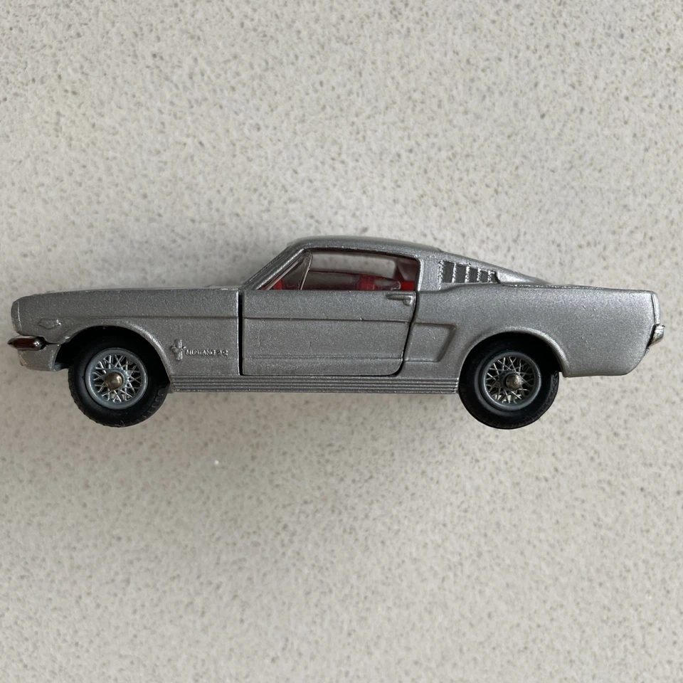Corgi 320 Ford Mustang 2+2 Fastback SILVER Vintage Original 1965 Virtually MINT - Image 4 of 4
