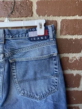 Vintage 90s Tommy Hilfiger Blue Jeans men’s 32x32 with logo patch distress baggy