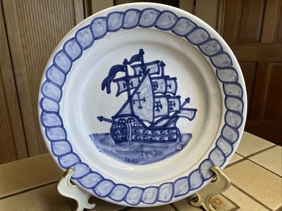 MAFRA PORTUGAL SIGNED POTTERY PLATE J CAETANO BLUE CARAVEL SHIP 9-3/8'' PRIMITIVE