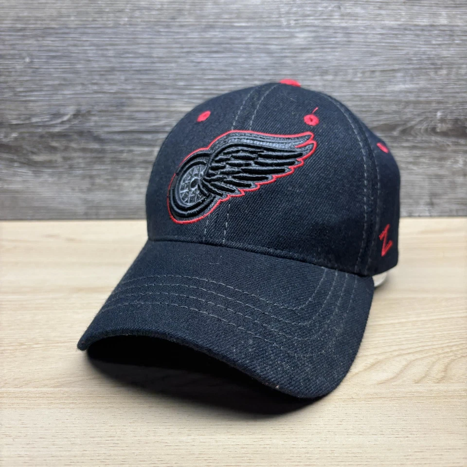 Boné masculino Detroit Red Wings pequeno preto vermelho hóquei ajuste elástico - Imagem 3 de 4