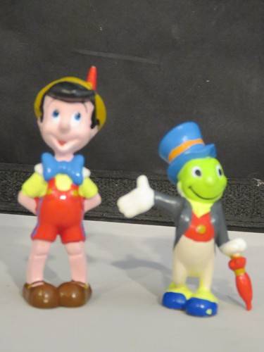 Vintage Applause Walt Disneys Pinocchio & Jiminy Cricket mit Regenschirm PVC