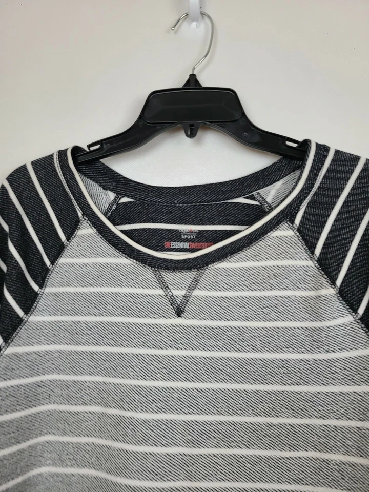 Sudadera deportiva para mujer Style&Co talla grande negra gris a rayas felpa alta baja  Foto 2 de 4