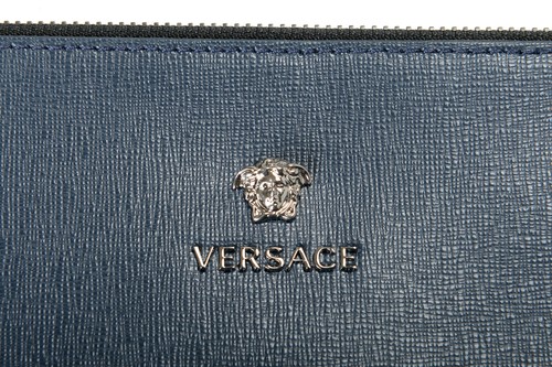 Bolso de pulsera Versace azul 100 % cuero texturizado con logotipo de Medusa - Imagen 2 de 6