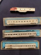 Atlas Vintage Model Train Set 2661 2101 Santa Fe Mobil Gas Union Pacific Cars