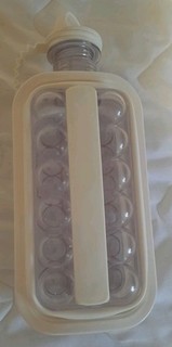 sehr gut erh. Eiskugelbehälter Trinkflasche