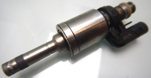 1x FORD B-MAX / JK / 1,0 100PS / INJEKTOR EINSPRITZDÜSE / DM5G-9F593-AA (BS115)