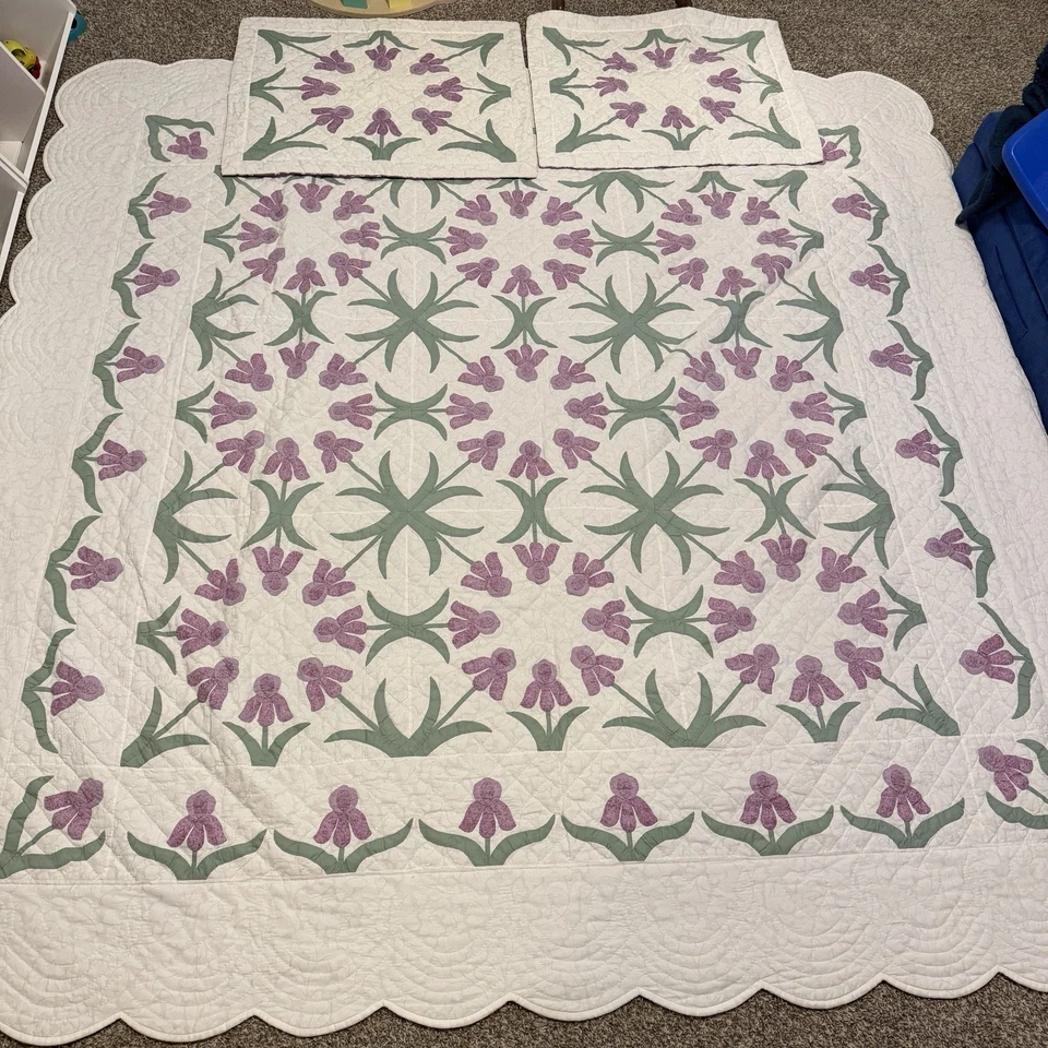Donna Sharp Queen Quilt & Shams White & Purple Iris Pattern SO BEAUTIFUL - Image 2 of 4