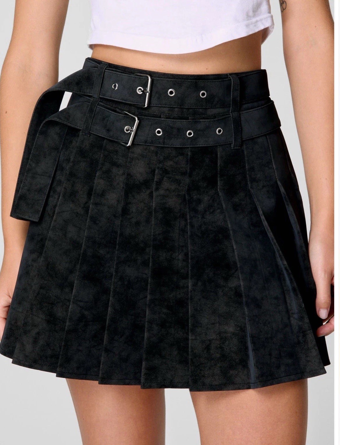 Nasty Gal Black Pleated Faux Suede Mini Skirt sz 2 NWT