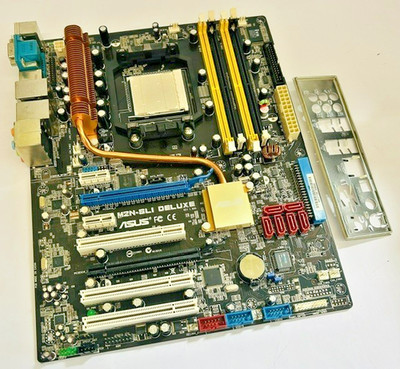 Asus M2N-SLI DELUXE REV. 1.02G Sockel AM2 Mainboard & I/O Shield