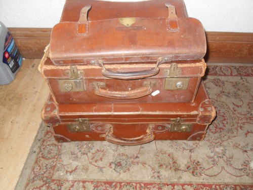 3 Vintage LEATHER Travel Cases SUITCASE Briefcase / Satchel props / display - Picture 8 of 10