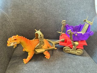 ROBOTS LASERS AND GALAXYS BATTLE BEAST & COMBAT CRUISER MOTU KNOCKOFF RAR