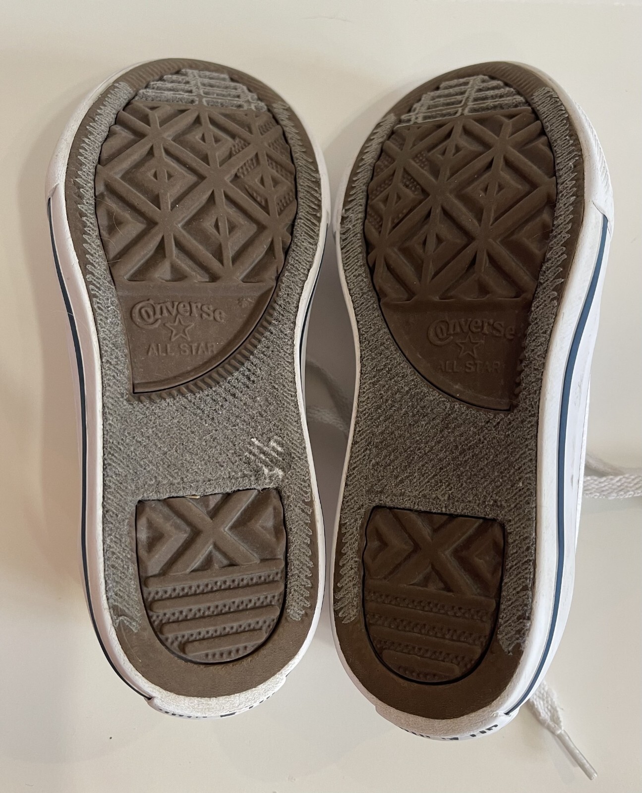 Converse Chuck Taylor All Star OX Youth White Sneaker Size 11.5 thumbnail 3