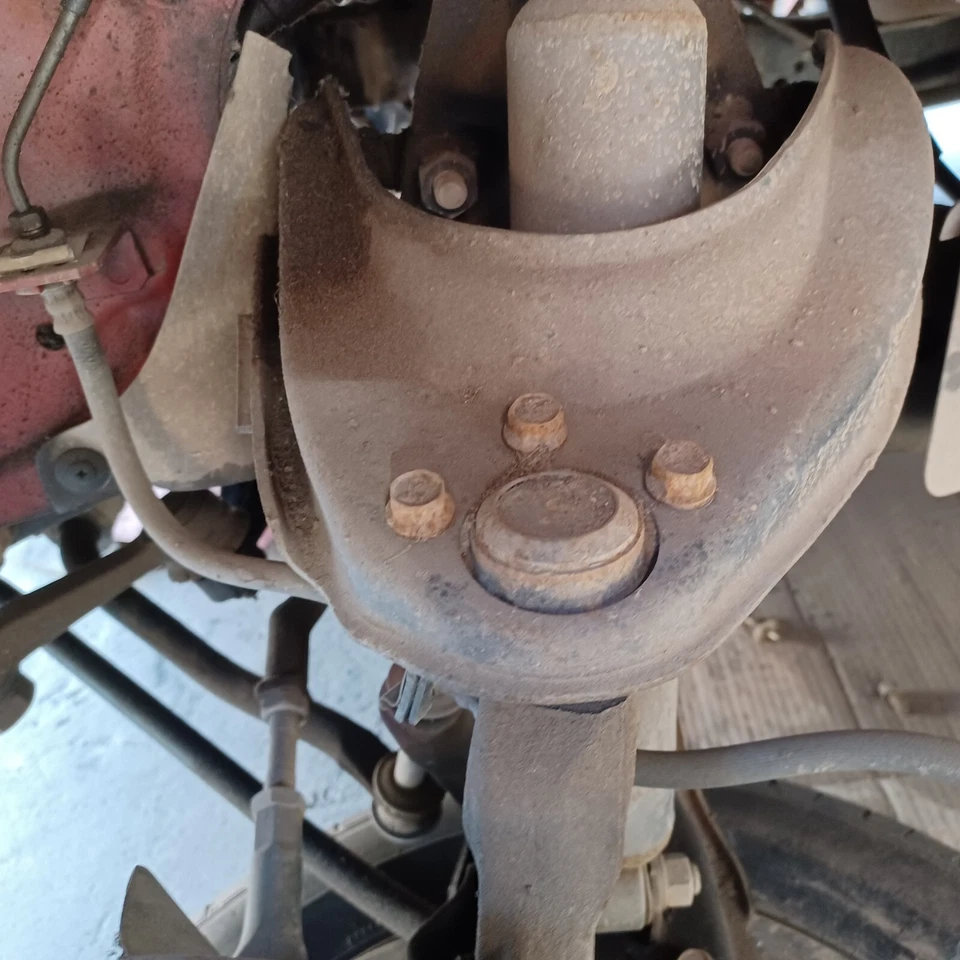 90 MAZDA B2200 BRAZO DE CONTROL SUPERIOR DELANTERO IZQUIERDO LH USADO 2x2 Foto 4 de 4