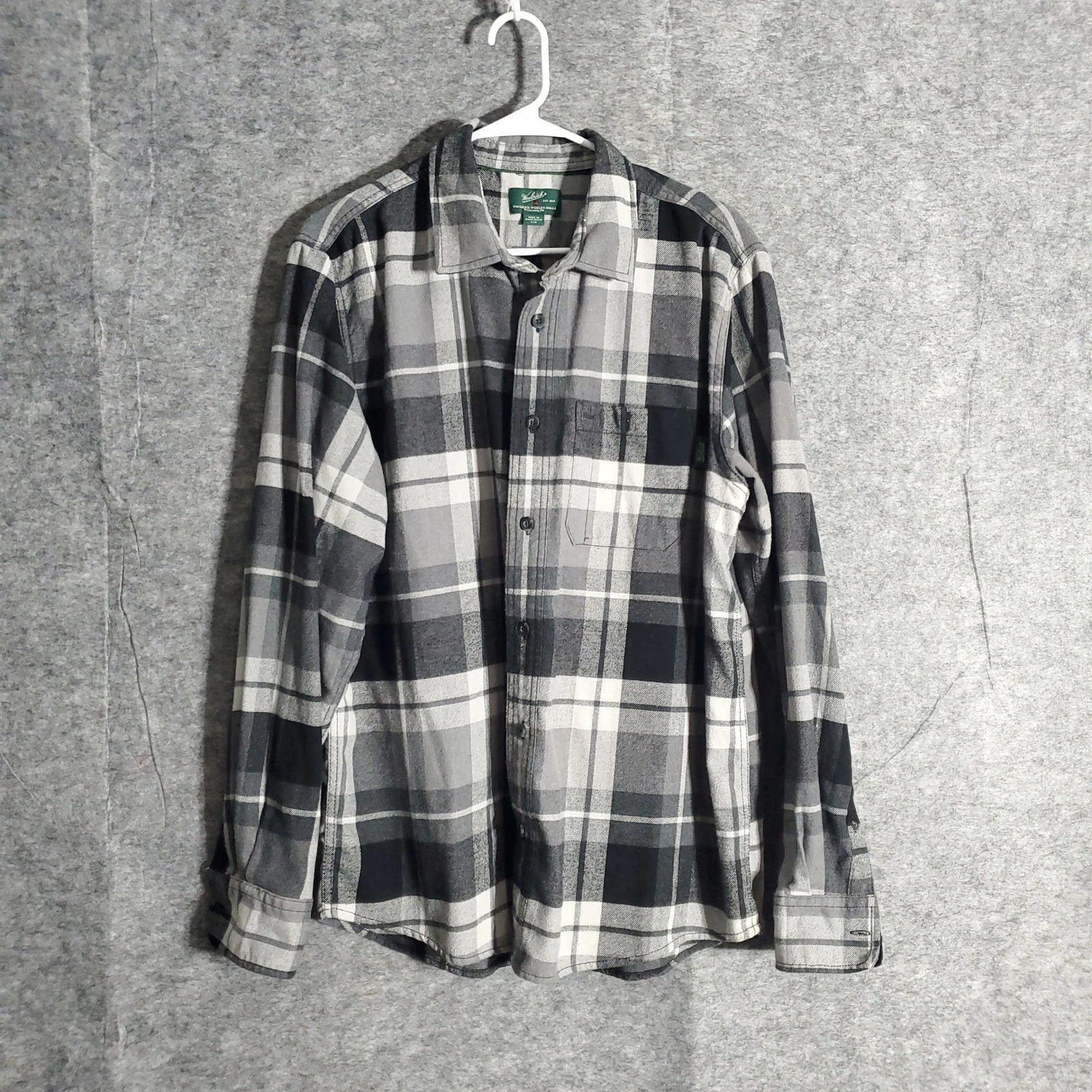 Woolrich Flannel Shirt Mens L Black Gray Plaid Long Sleeve Button Up Warm Casual