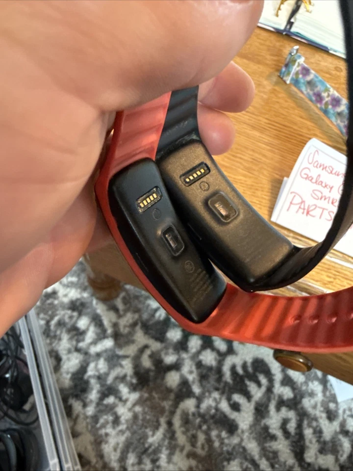 Samsung Galaxy Gear Fit Smart Watch - Black (SM-R350) - PARTS ONLY X3 - Image 3 of 4