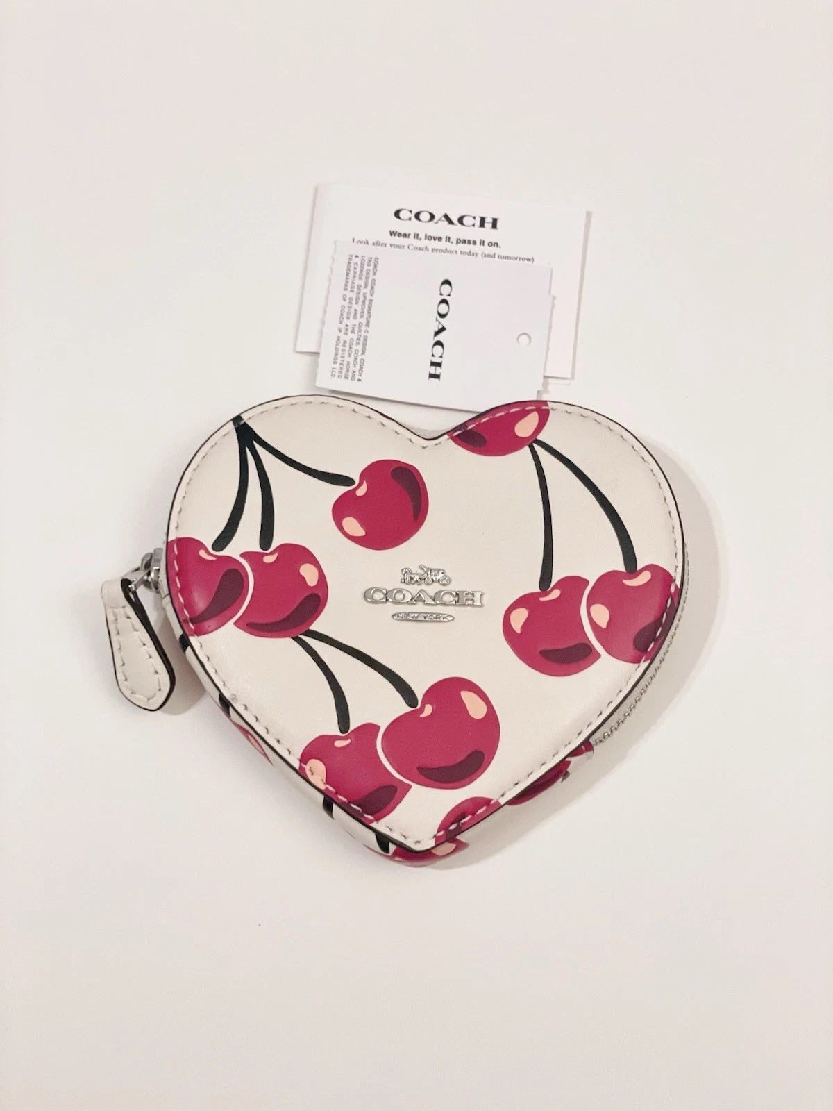 ❤️Costuccio Portamonete Coach Cuore CZ477 Tela Firmata Gesso con Stampa Rosa Ciliegia Nuovo con etichette