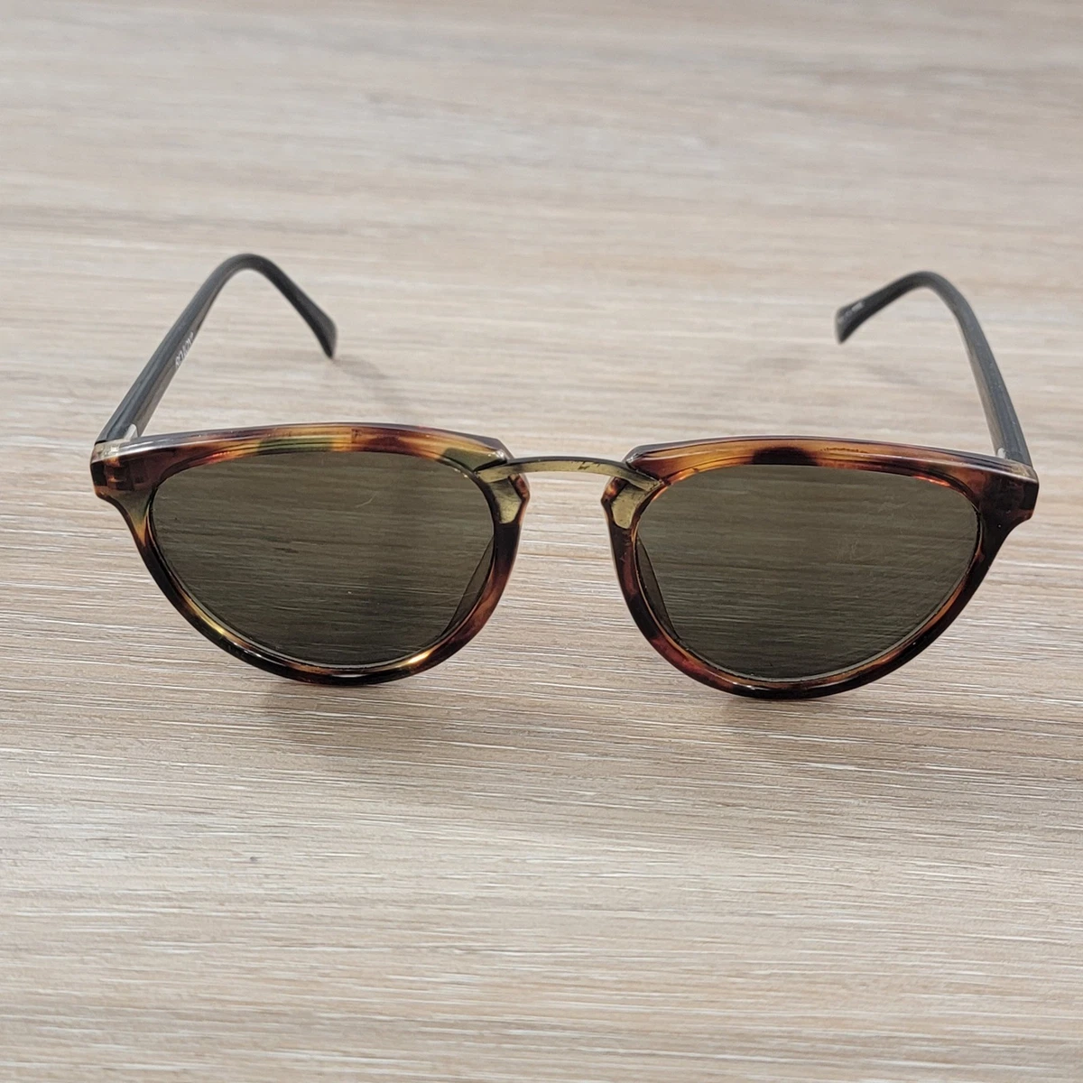 Revlon Womens Tortoiseshell Cat Eye Sunglasses Black Gold 