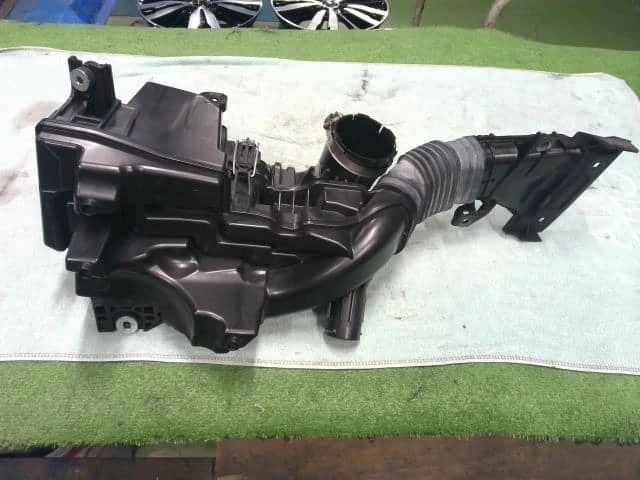 HONDA Fit 2017 DAA-GP5 Air Cleaner Assembly 172015P6008 [Used] [PA96081585] - Image 2 of 4