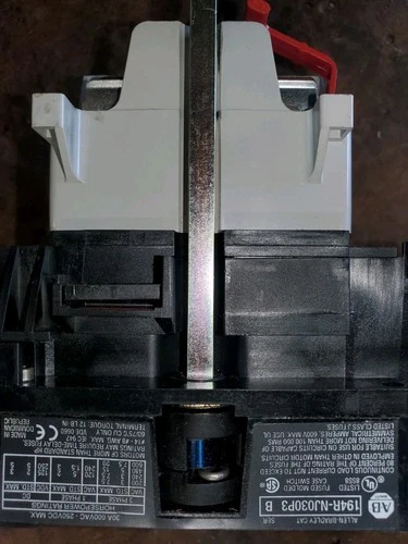 Allen Bradley195R-NJ030P3, series B Disconnect W/ LPJ-10SP FUSES