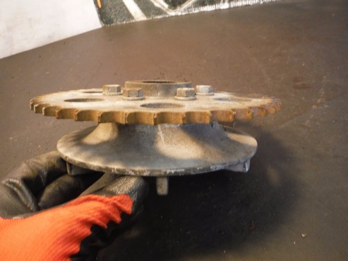 Suzuki GT250 GT 250 Rear Sprocket Hub - Picture 4 of 10
