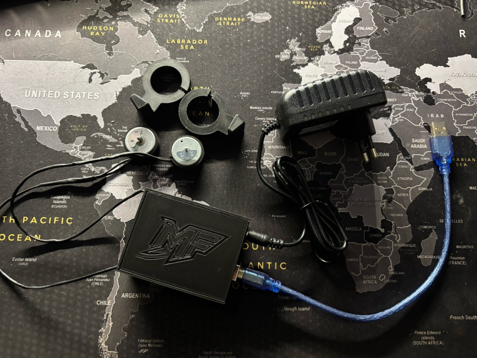 Kit vibration pédalier simracing en carbone et alu pour cockpit