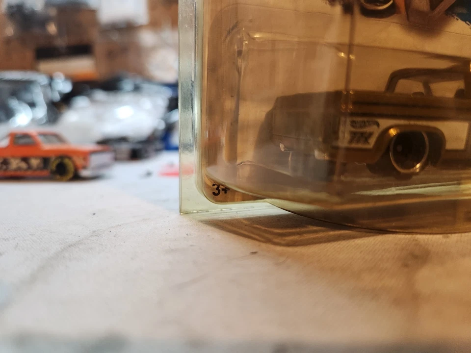 Hotwheels 83 Silverado STH VHTF Super Treasure Hunt 2014 Holy Grail Piece C10 - Image 2 of 4