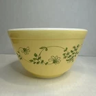Vintage Pyrex Shenandoah # 401 750ml Yellow Green Flowers Mixing Bowl 1981-86