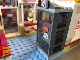 Lego Friends Heartlake Cupcake Cafe #41119 100% Complete