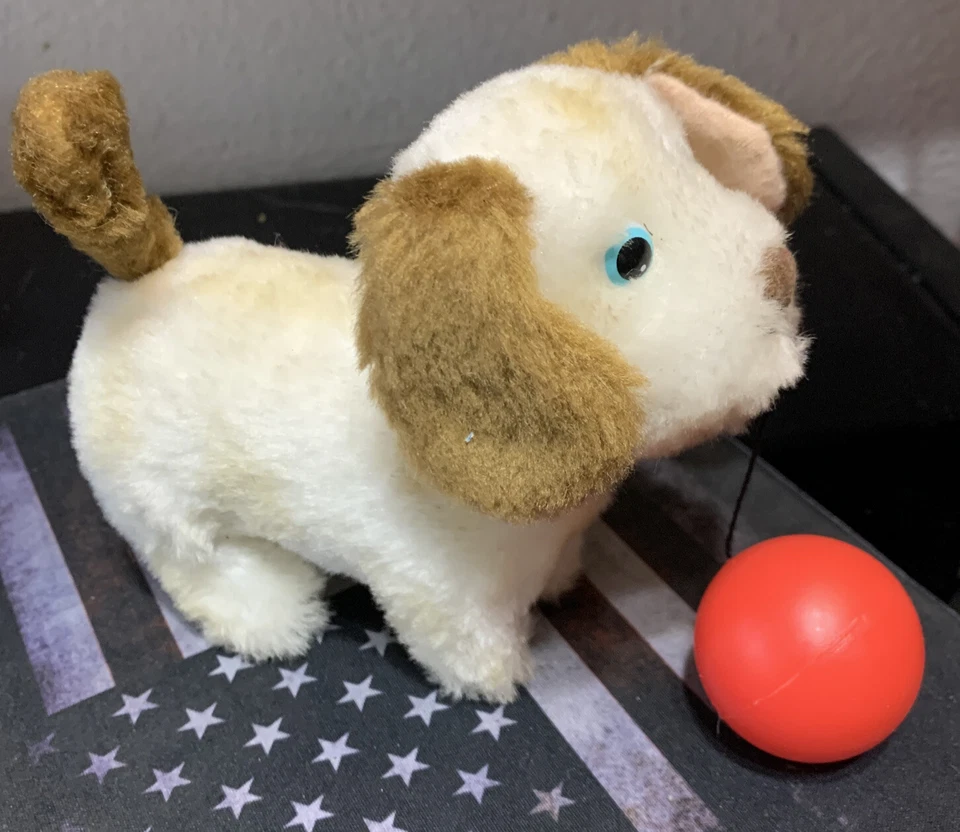 Perro de cuerda vintage con giros de cola de bola roja Foto 3 de 4