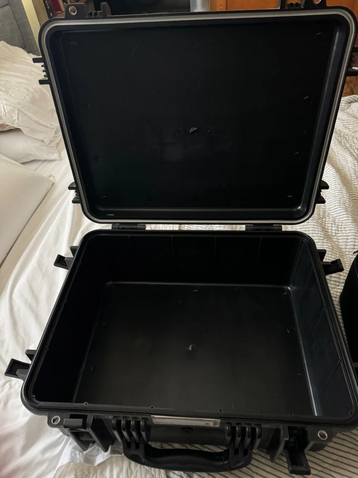 Estuche rígido Vanguard Supreme 46F con bolsa divisoria de cámara con inserción de nailon opcional Foto 3 de 4