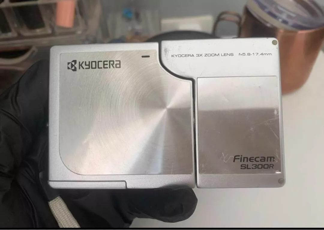 KYOCERA Finecam SL300R digital camera w/accessories silver Used From Japan
