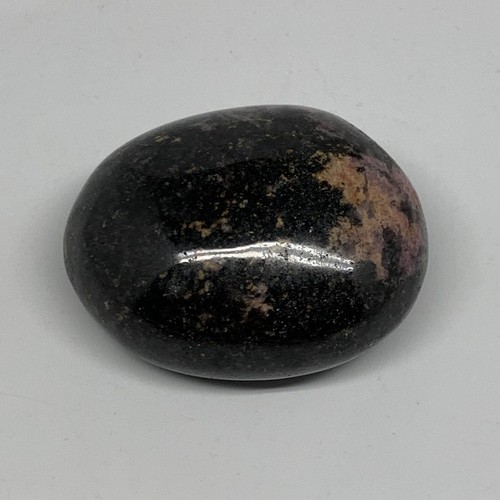 133.7g, 2.2"x1.8"x1.1", Rhodonite Palm-Stone Polished Reiki Madagascar,B12103 - Picture 7 of 10