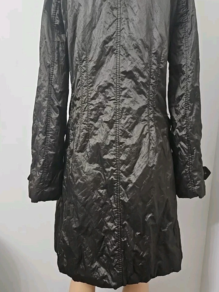 Abrigo de invierno grande con capucha de piel de mapache real algodón/poliéster negro lavandería por diseño Foto 2 de 4