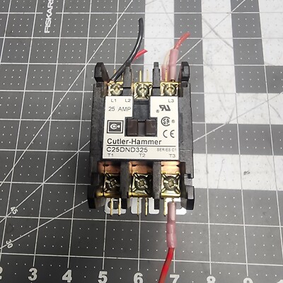 Cutler Hammer 25 amp 3 pole contactor C25DND325 120v coil 10HP 460V [Z3B4]
